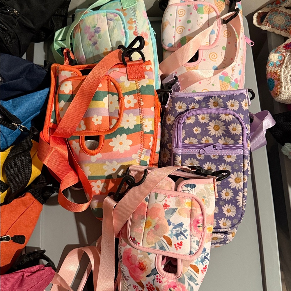 HATS, PURSES, GRAB BAG JEWELRY, WATER-BOTTLE HOLDERS - Picture 5 of 12